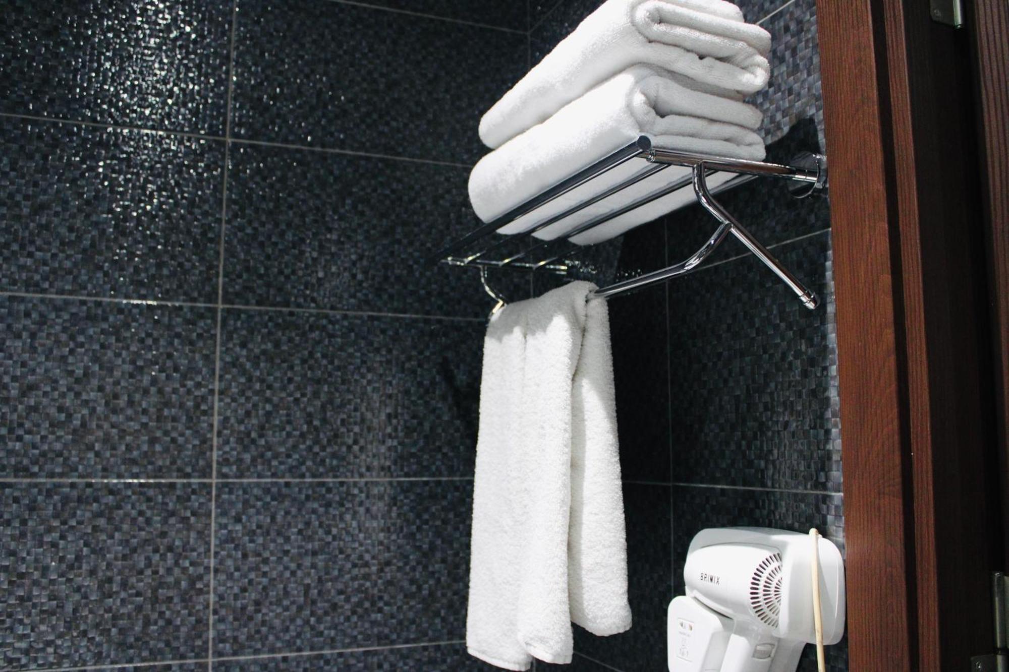 7 Rooms Hotel Tserovani Ngoại thất bức ảnh