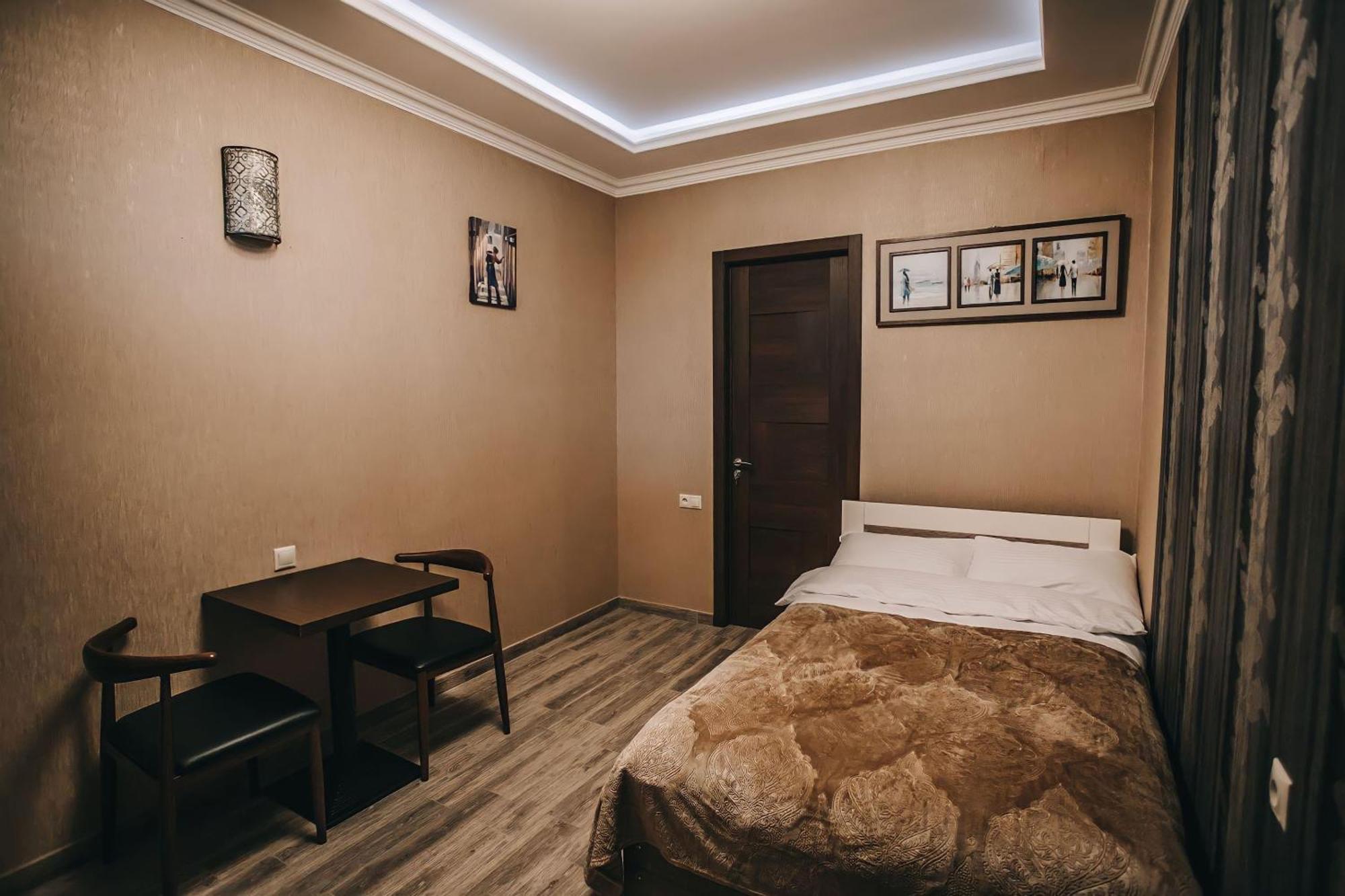7 Rooms Hotel Tserovani Ngoại thất bức ảnh