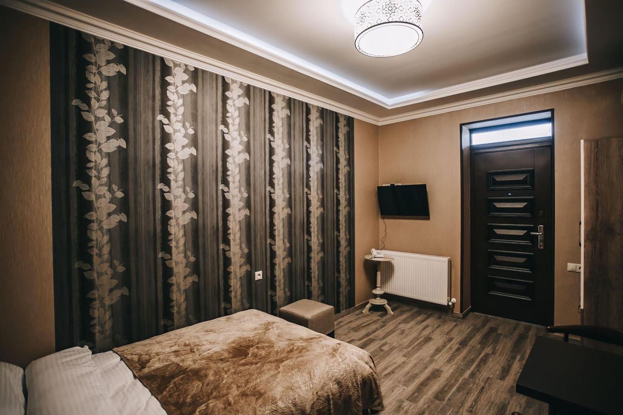 7 Rooms Hotel Tserovani Ngoại thất bức ảnh